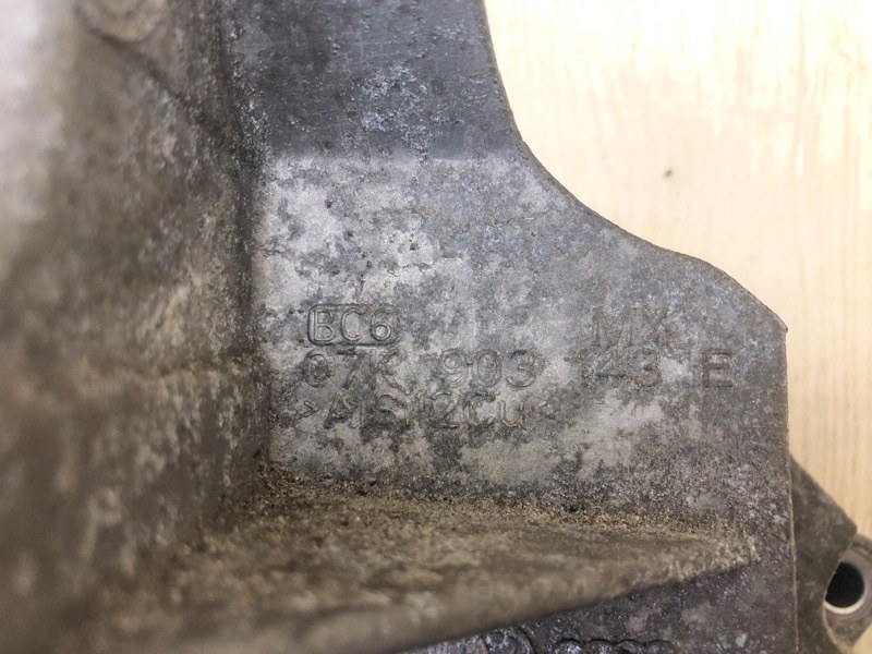 Кронштейн генератора JETTA USA 10-17 2011 Седан CBTA 2.5L