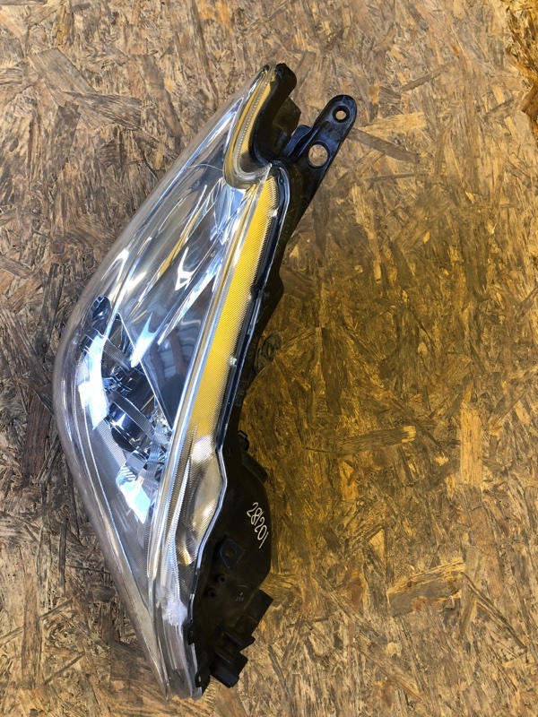 Фара правая PRIUS PLUS 11-14 Фара правая PRIUS PLUS 11-14