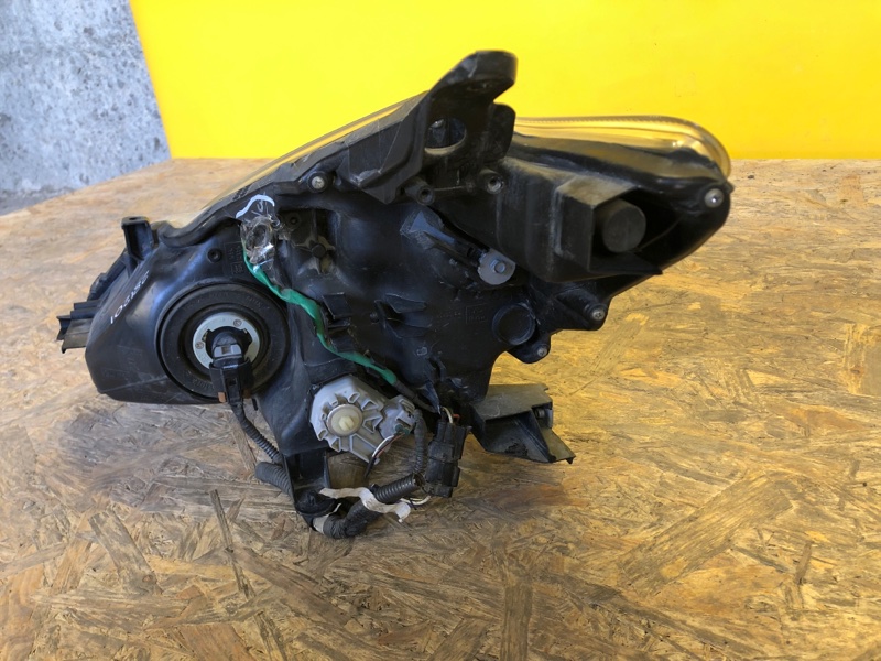 Фара правая PRIUS PLUS 11-14 Фара правая PRIUS PLUS 11-14