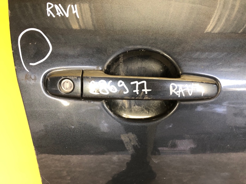 Запчасть ручка двери наружная передняя правая TOYOTA RAV4 05-12 69201-52040 Б/У Ручка двери наружная передняя правая TOYOTA RAV4 05-12 69201-52040 Б/У
