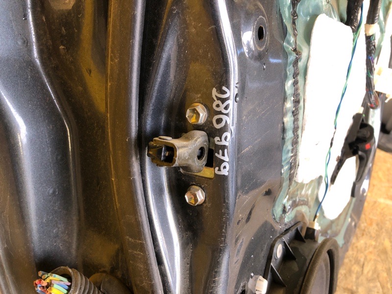 Запчасть ограничитель двери передний правый TOYOTA RAV4 05-12 68610-42020 Б/У Ограничитель двери передний правый TOYOTA RAV4 05-12 68610-42020 Б/У