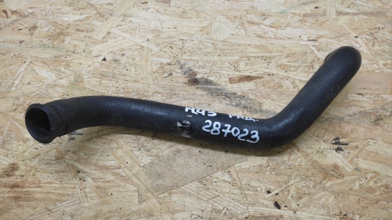 Патрубок системы охлаждения TOYOTA AVALON 99-05 2000 3.0 1MZFE 16572-0A040 Б/У