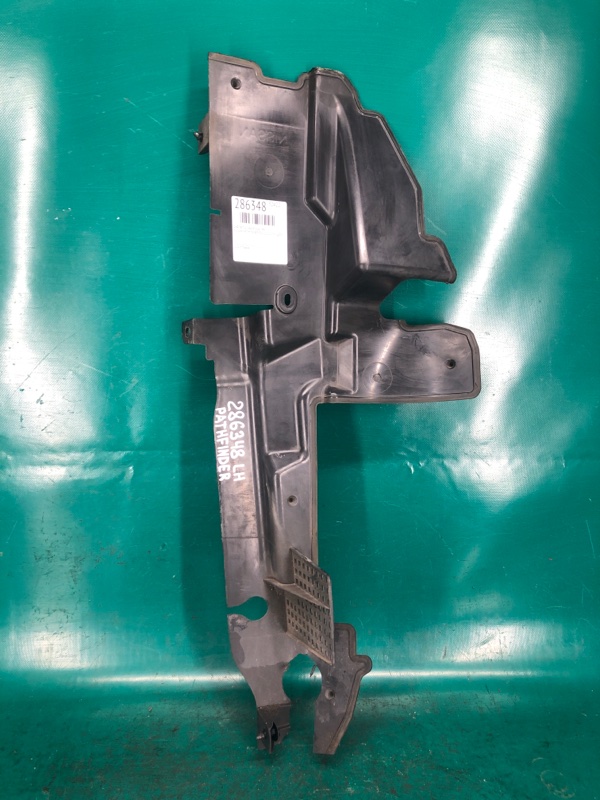 Дефлектор радиатора левый NISSAN PATHFINDER R52 12-21 2020 3.5 VQ35DD 92185-9PF0A Б/У