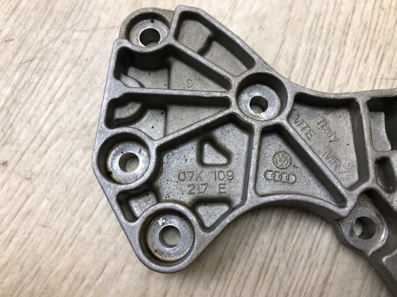 Натяжитель цепи ГРМ JETTA USA 10-17 2011 Седан CBTA 2.5L