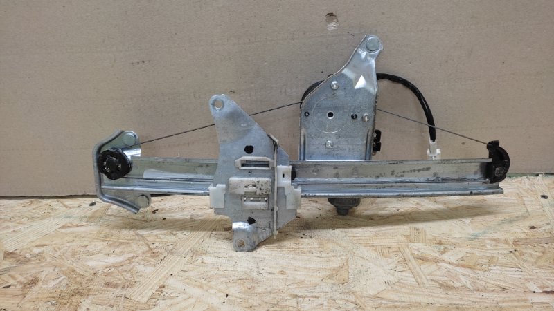 Стеклоподъемник задний левый AVALON 99-05 2000 3.0 1MZFE Стеклоподъемник задний левый AVALON 99-05 2000 3.0 1MZFE