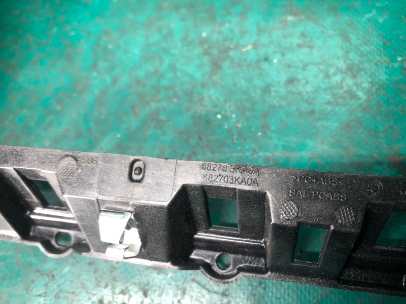 Накладка торпедо центр. PATHFINDER R52 12-21 2020 3.5 VQ35DD