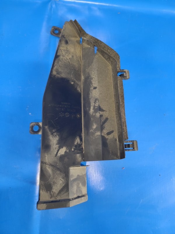 Дефлектор радиатора правый NISSAN LEAF 10-17 92182-3NK0B Б/У