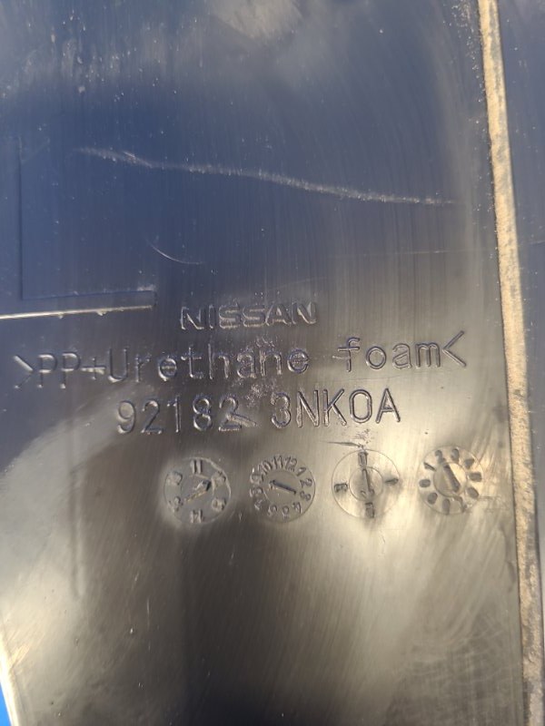 Дефлектор радиатора левый LEAF 10-17