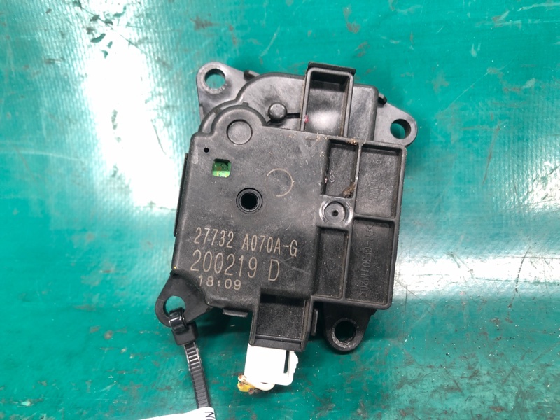 Моторчик заслонки печки PATHFINDER R52 12-21 2020 3.5 VQ35DD