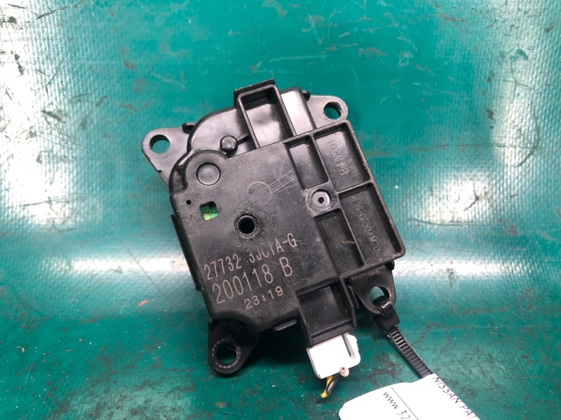 Моторчик заслонки печки PATHFINDER R52 12-21 2020 3.5 VQ35DD