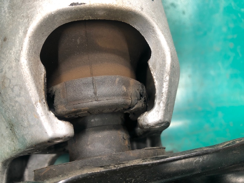 Подушка двигателя правая PATHFINDER R52 12-21 2020 3.5 VQ35DD