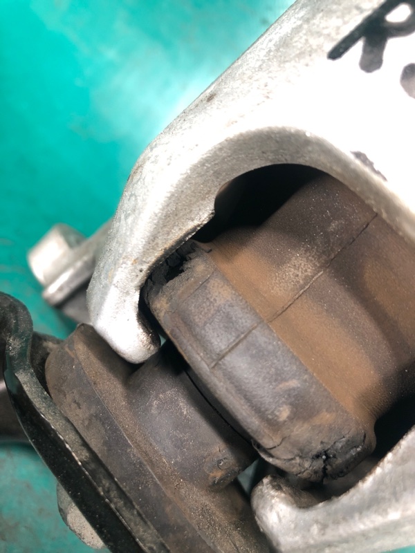 Подушка двигателя правая PATHFINDER R52 12-21 2020 3.5 VQ35DD