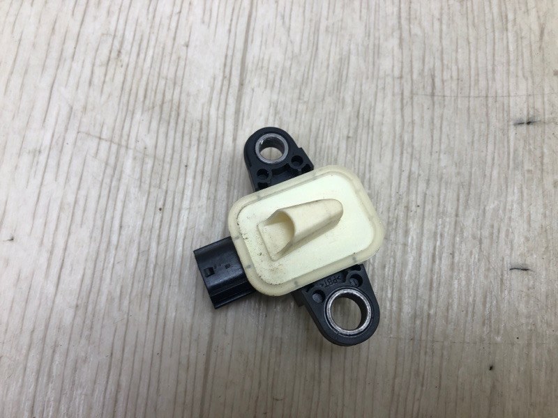 Датчик удара передний левый PATHFINDER R52 12-21 2020 R52 3.5