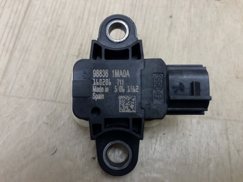 Датчик удара передний левый PATHFINDER R52 12-21 2020 R52 3.5