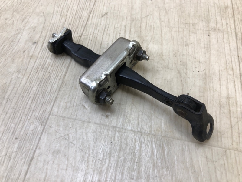 Ограничитель двери передний левый PATHFINDER R52 12-21 2020 R52 3.5