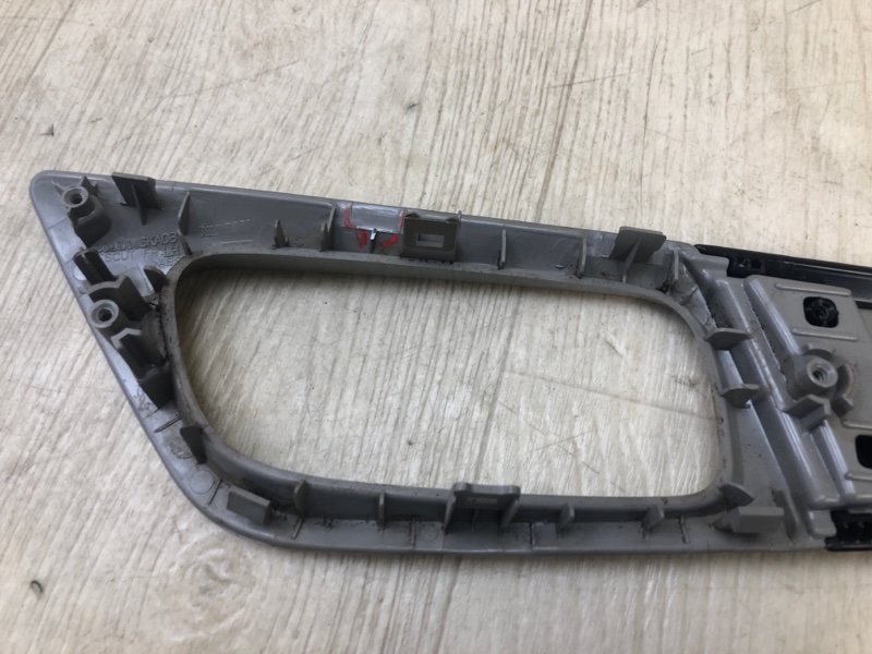 Накладка внутренней ручки двери PATHFINDER R52 12-21 2020 R52 3.5