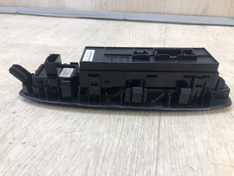 Блок управления стеклоподъемниками NISSAN PATHFINDER R52 12-21 R52 3.5