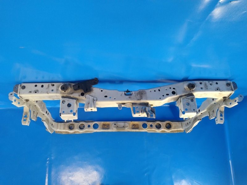 Передняя часть TOYOTA PRIUS PLUS 11-14