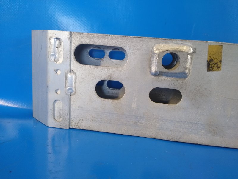 Усилитель переднего бампера PRIUS PLUS 11-14