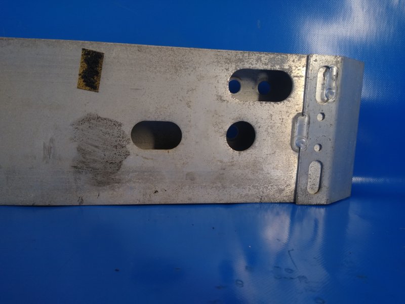 Усилитель переднего бампера PRIUS PLUS 11-14