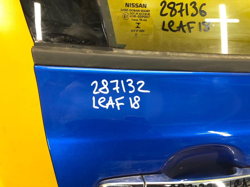 Дверь передняя правая LEAF 18-