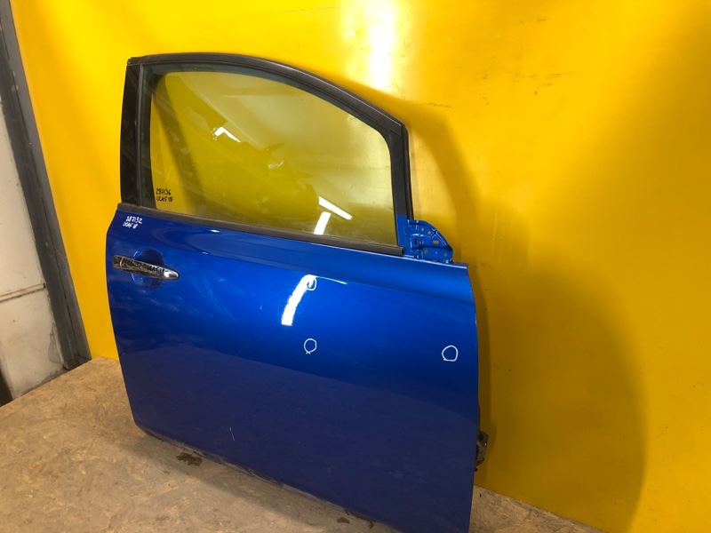 Дверь передняя правая LEAF 18-