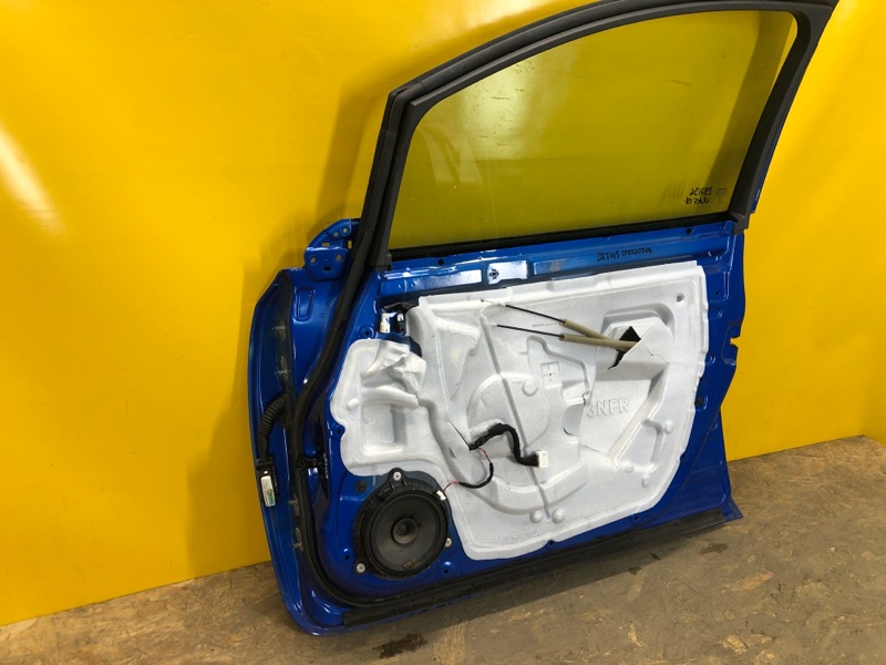 Дверь передняя правая LEAF 18-