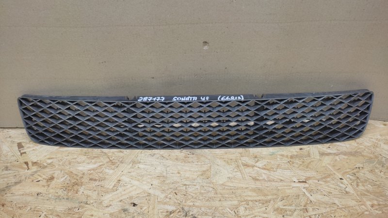 Решетка переднего бампера MAZDA MPV 99-06 LC62-50-1T1A Б/У