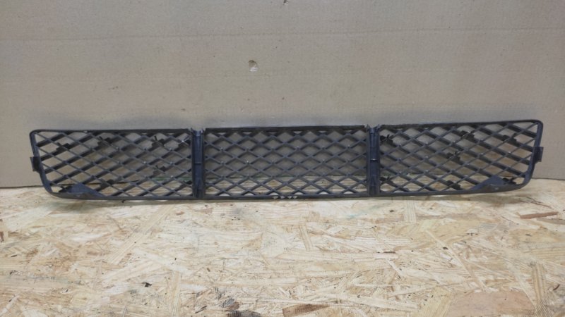 Решетка переднего бампера MPV 99-06