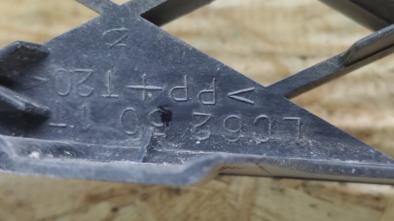 Решетка переднего бампера MPV 99-06