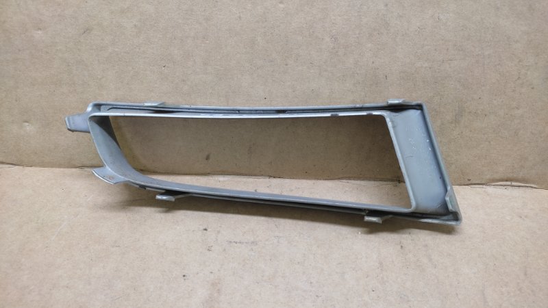 Накладка противотуманной фары передняя левая 3 BK 03-08 2008 Седан 2.0 Накладка противотуманной фары передняя левая 3 BK 03-08 2008 Седан 2.0