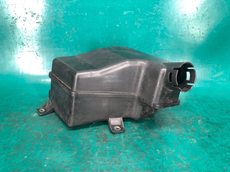 Резонатор воздушного фильтра MAZDA 3 BL 09-13 2012 2.0 LF PE07-13-195C Б/У