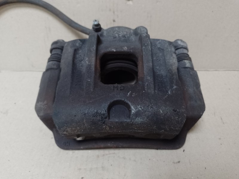 Суппорт тормозной передний левый KIA SORENTO XM 09-14 2009 2.4 58110-1U000 Б/У