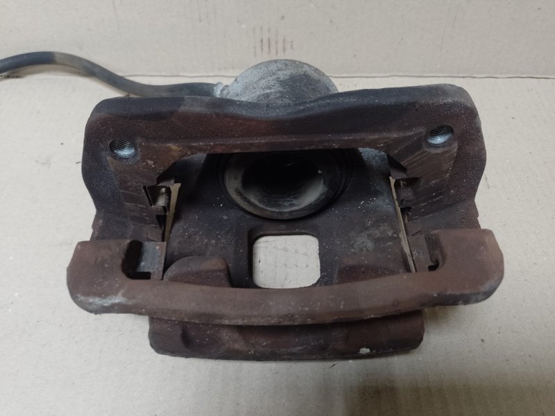 Суппорт тормозной передний правый SORENTO XM 09-14 2009 2.4