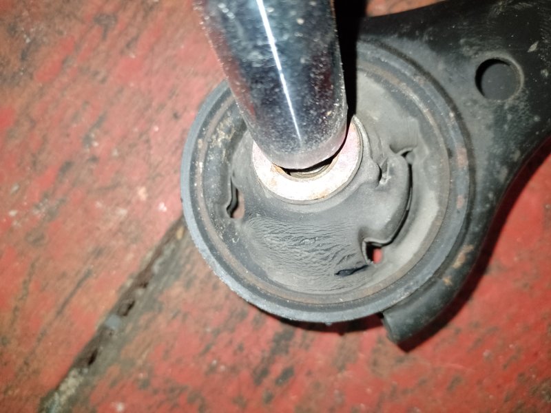 Рычаг передней подвески нижний левый KIA SORENTO XM 09-14 2.4