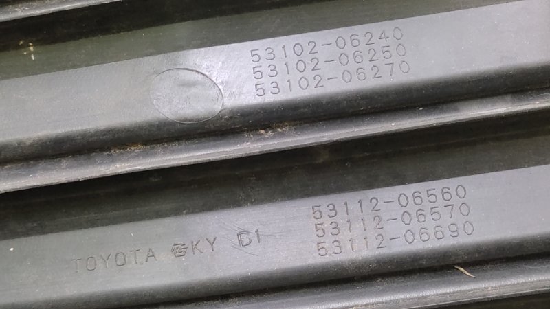 Решетка переднего бампера CAMRY 70 17-