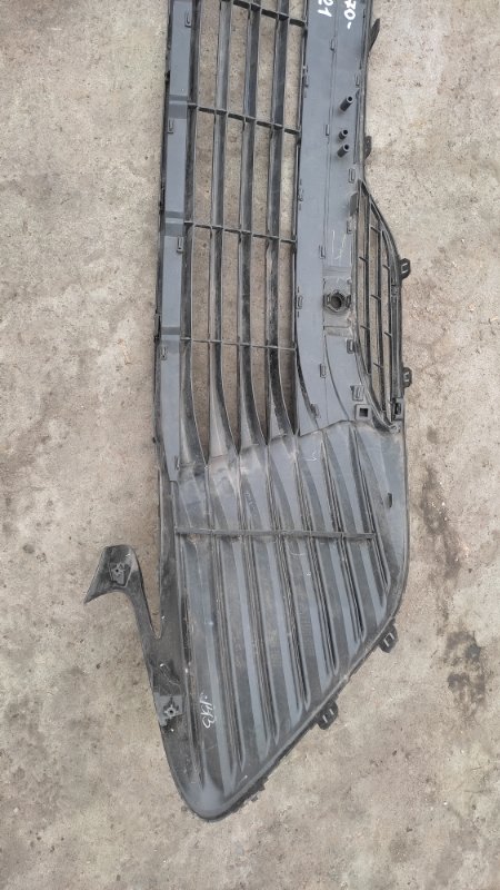 Решетка переднего бампера CAMRY 70 17-