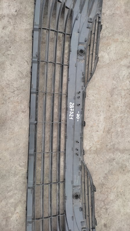 Решетка переднего бампера CAMRY 70 17-