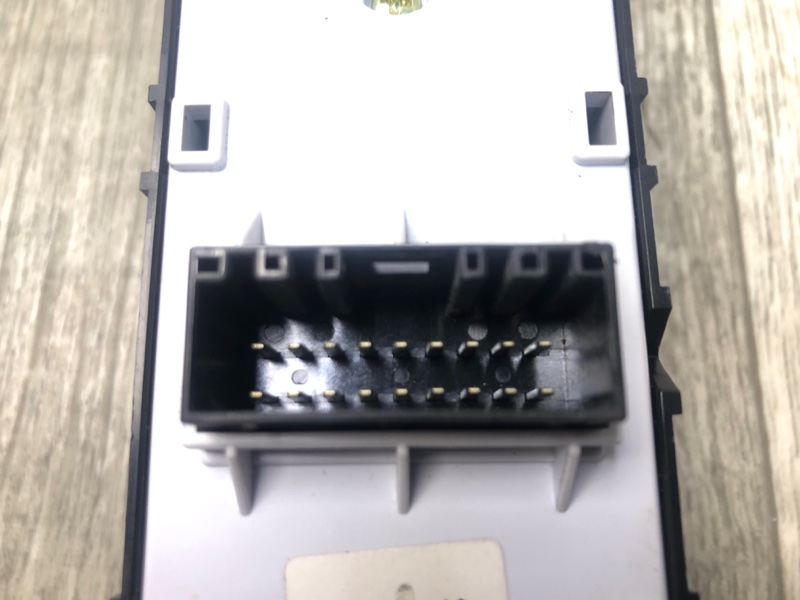 Блок управления стеклоподъемниками передний левый KONA OS 17-23