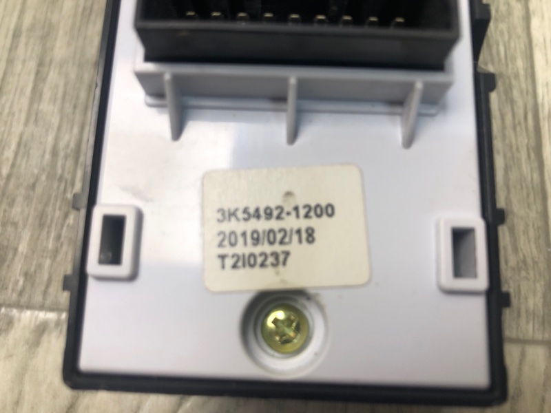 Блок управления стеклоподъемниками передний левый KONA OS 17-23