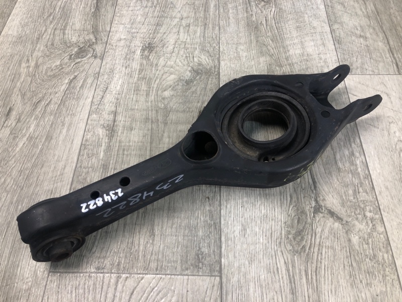 Рычаг задней подвески поперечный правый HYUNDAI SONATA YF 10-14 2013 YF 2.4 G4KJ 552203Q500 Б/У