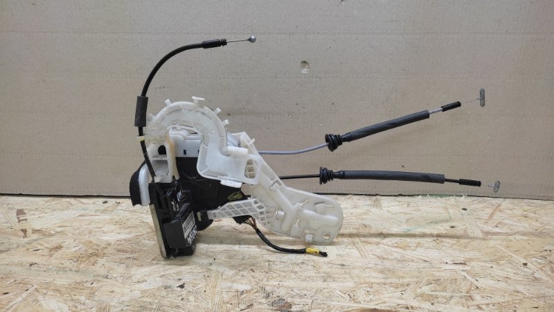 Замок двери передний правый HYUNDAI ELANTRA MD 10-15 2015 MD 1.8 G4NB 81320-3X010 Б/У