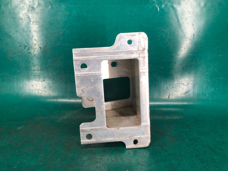 Кронштейн усилителя переднего бампера левый PATHFINDER R52 12-21 2020 3.5 VQ35DD