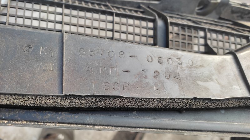 Пластик под лобовое стекло / Жабо TOYOTA CAMRY 30 02-06