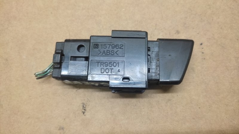 Кнопка аварийной сигнализации LEXUS RX300 98-03 2000 3.0 1MZFE 84332-48010 Б/У