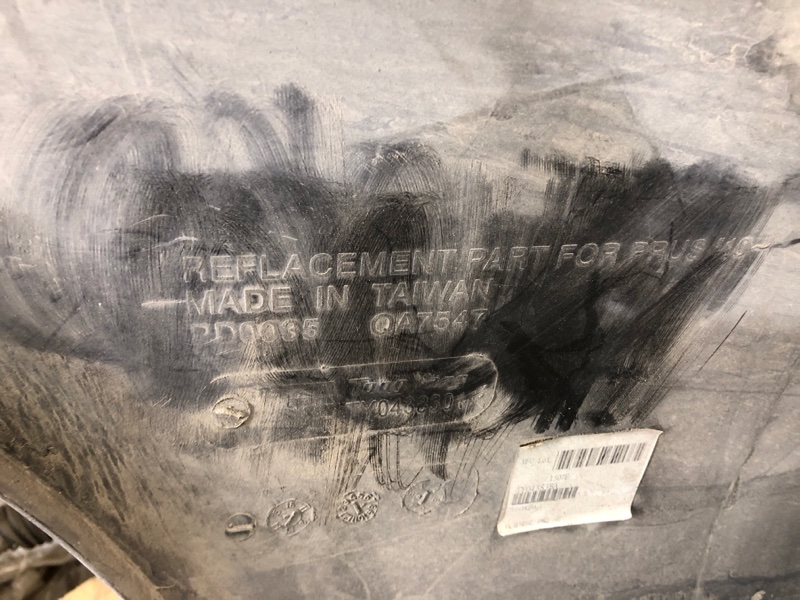 Бампер задний PRIUS - 30 09-17