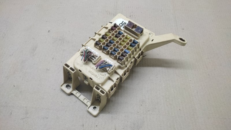 Блок предохранителей салон RX300 98-03 2000 3.0 1MZFE Блок предохранителей салон RX300 98-03 2000 3.0 1MZFE