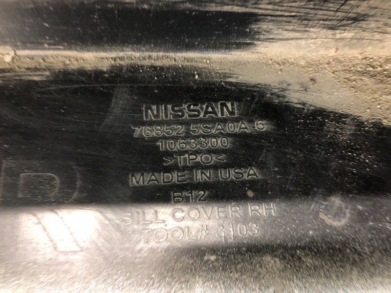 Накладка порога наружная правая LEAF 18-