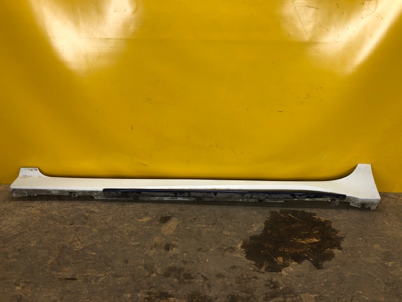 Накладка порога наружная левая NISSAN LEAF 18- 76853-5SA0A Б/У