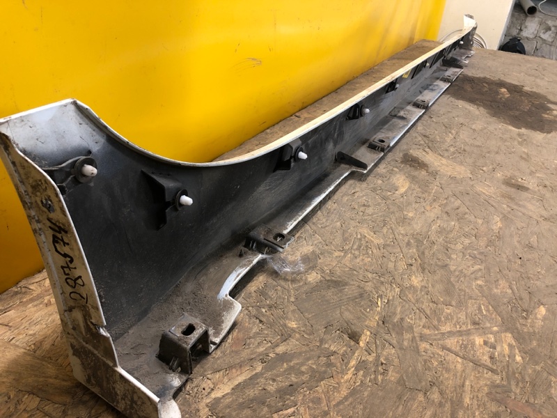 Накладка порога наружная левая NISSAN LEAF 18-